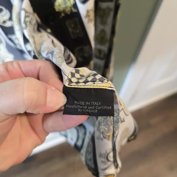 VERSACE 100% silk gold black Hibiscus Baroque Virtus Alphabet shirt S size mens - Picture 15 of 16